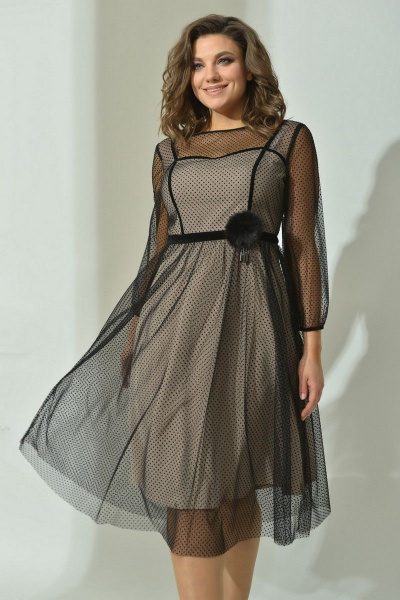 Платье из двух тканей с кружевом и брошь, демисезон Angelina 499 бежевый+точки - фото 1