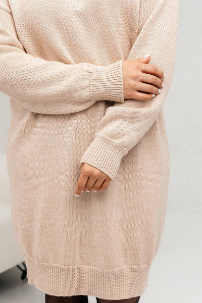 Платье из мягкого трикотажа с воротником-стойкой, демисезонное Romgil 895ШТЗ светлый_опаловый - фото 4