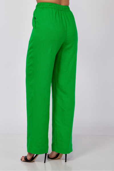 Льняной костюм из жилета и прямых брюк с поясом MALI 724-023 ультразелень - фото 4