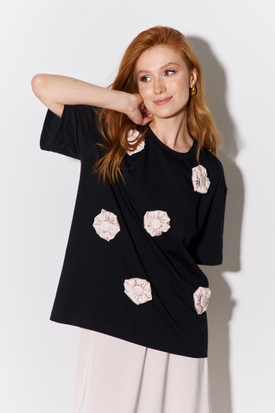 Майка с декоративными объемными цветами свободного кроя FLAIM 1105.01 черный-бежевый - фото 1