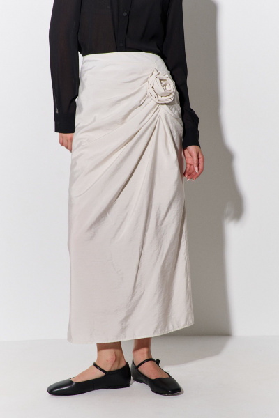 Юбка миди с декоративным элементом и цветком из плательной ткани FLAIM 1110 бежевый - фото 6