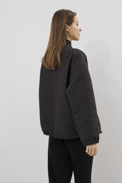 Утепленный тренч из фактурной ткани с карманами и резинкой DAVA 3136 черный - фото 2