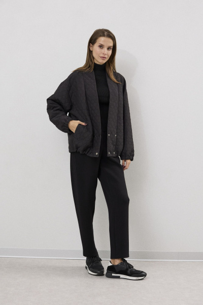 Утепленный тренч из фактурной ткани с карманами и резинкой DAVA 3136 черный - фото 7