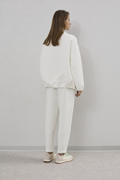 Свободный утепленный жакет из текстиля с кулисой и карманами DAVA 3136 белый - фото 3