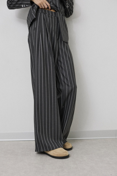 Костюм из костюмной ткани с карманами и свободным кроем DAVA 2216 темно-серый - фото 9