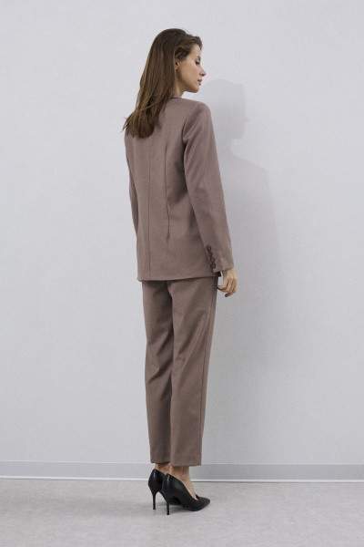 Костюм на каждый день из костюмной ткани с карманами DAVA 2211 шоколад - фото 2