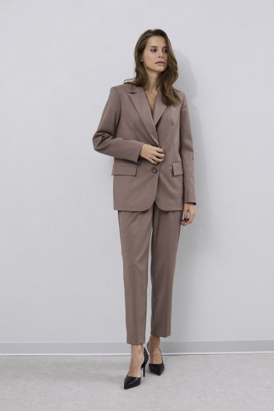 Костюм на каждый день из костюмной ткани с карманами DAVA 2211 шоколад - фото 1