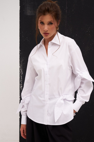 Белая рубашка с завязками и разрезами для делового образа KaVaRi 4014.1 белый - фото 13