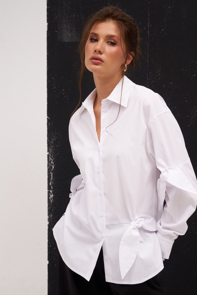 Белая рубашка с завязками и разрезами для делового образа KaVaRi 4014.1 белый - фото 9