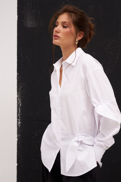 Белая рубашка с завязками и разрезами для делового образа KaVaRi 4014.1 белый - фото 8