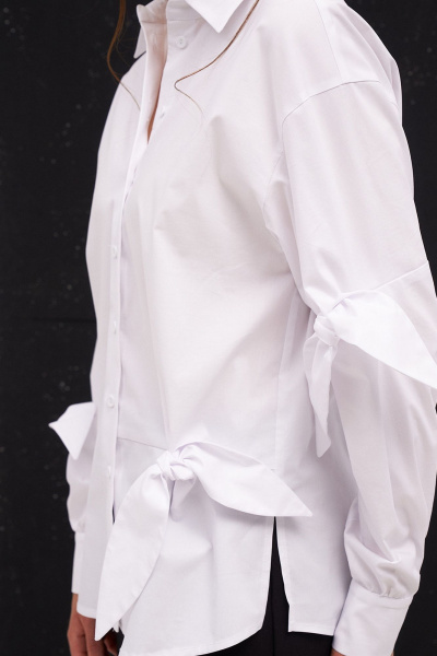 Белая рубашка с завязками и разрезами для делового образа KaVaRi 4014.1 белый - фото 7
