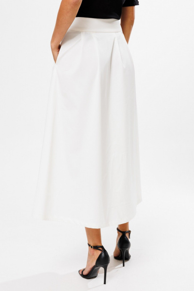 Белая юбка-трапеция из костюмной ткани с разрезом Kivviwear 4218.01 - фото 9