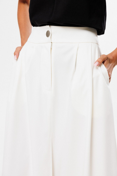 Белая юбка-трапеция из костюмной ткани с разрезом Kivviwear 4218.01 - фото 7