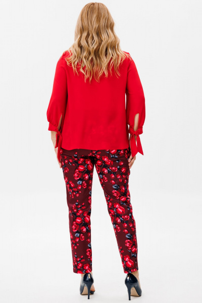 Летний комплект из шифоновой блузки и узких брюк в ярком принте Michel chic 1390 красный,розы - фото 5
