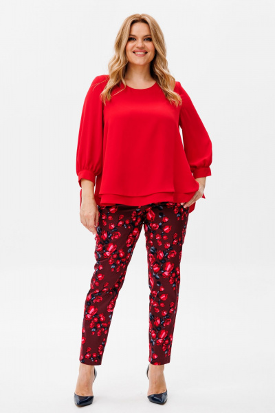 Летний комплект из шифоновой блузки и узких брюк в ярком принте Michel chic 1390 красный,розы - фото 2