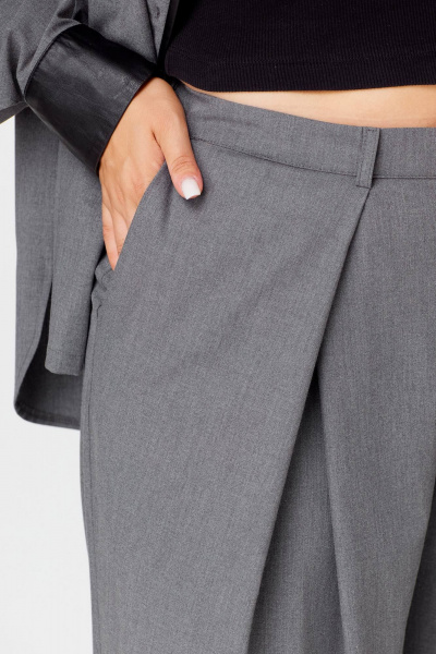 Брюки и рубашка в офисном стиле с карманами из экокожи SOVA 11242 - фото 4