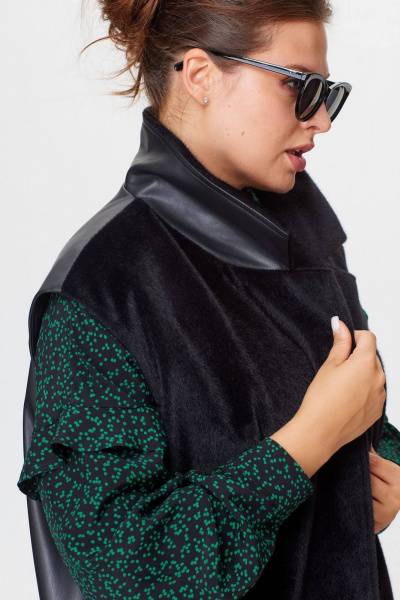 Демисезонный жилет из искусственного меха и экокожи с карманами SOVA 11245 черный - фото 10