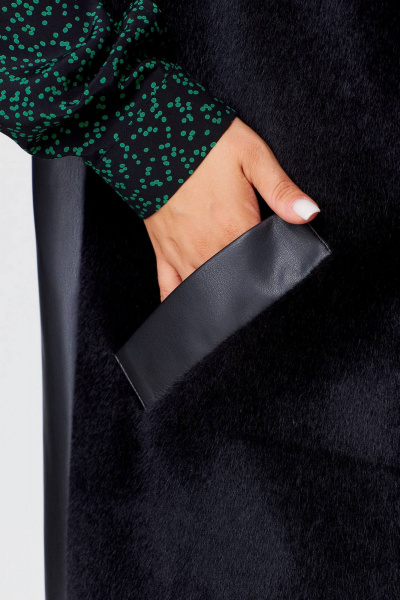 Демисезонный жилет из искусственного меха и экокожи с карманами SOVA 11245 черный - фото 9