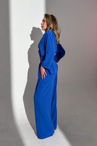 Демисезонный костюм из текста с жакетом-двубортом и брюками палаццо Needle 560 - фото 4