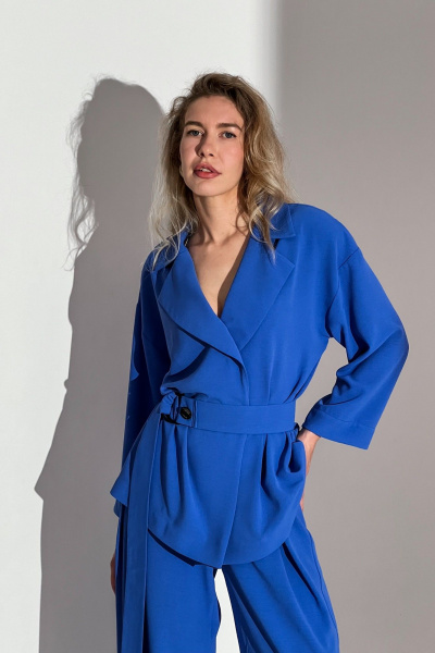 Демисезонный костюм из текста с жакетом-двубортом и брюками палаццо Needle 560 - фото 2