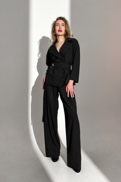 Демисезонный двубортный костюм из текстиля с поясом и складками Needle 560/2 - фото 1