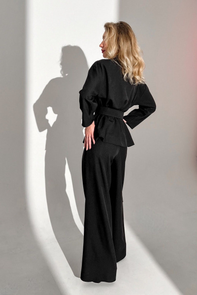 Демисезонный двубортный костюм из текстиля с поясом и складками Needle 560/2 - фото 5