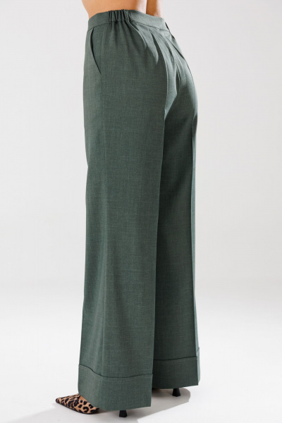 Демисезонный костюм из текстиля с поясом, жакетом и брюками с вытачками Mubliz 190 хаки - фото 12