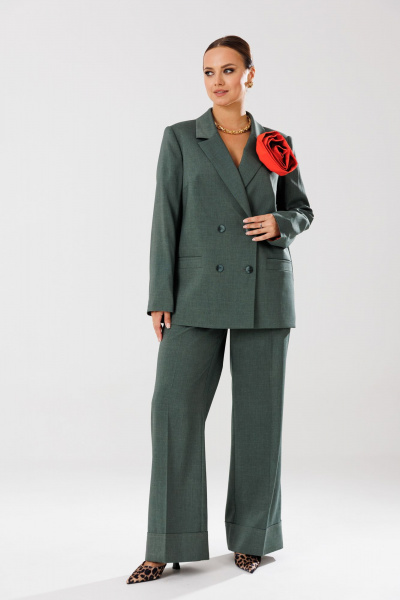 Демисезонный костюм из текстиля с поясом, жакетом и брюками с вытачками Mubliz 190 хаки - фото 1