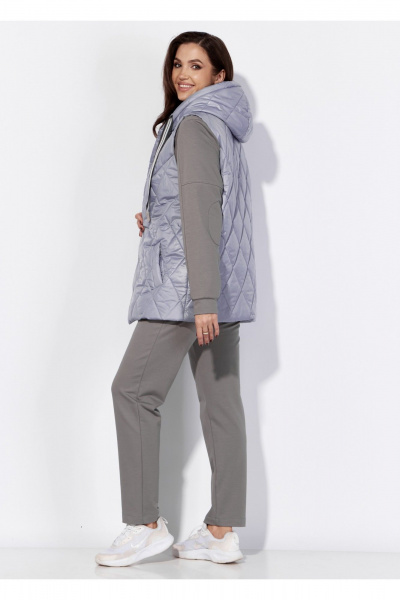 Демисезонный комплект из брюков, жилета и свитшота из ткани TAiER 1224-1 светло-серый - фото 4
