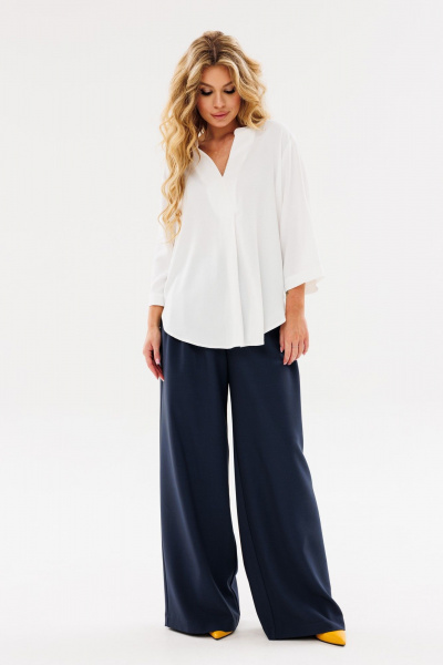 Белая прямой блузка из текстиля с V-образным вырезом Amberа Style 1093-1 молоко - фото 4