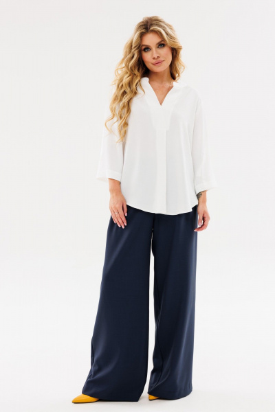 Белая прямой блузка из текстиля с V-образным вырезом Amberа Style 1093-1 молоко - фото 1