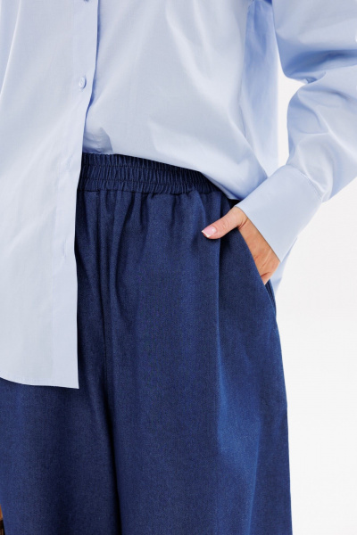 Голубая свободная рубашка с карманами и декоративной рюшей Ambera Style 1097 голубой - фото 8