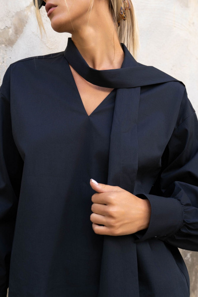 Блуза свободного силуэта с А-образным вырезом и кокеткой SILVERSPICE S-6415 черный - фото 4