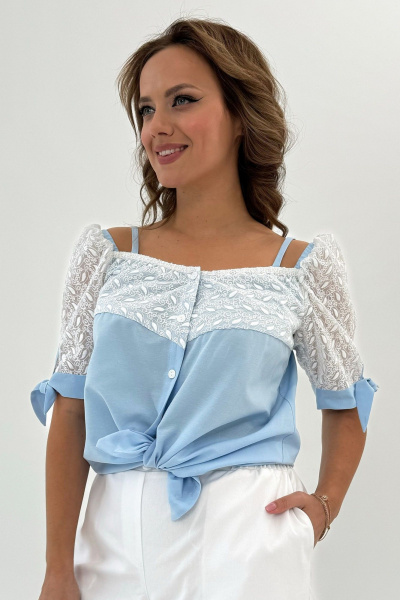 Летняя блузка с кружевными вставками и рукавами-фонариками Condra 16058 голубой - фото 11