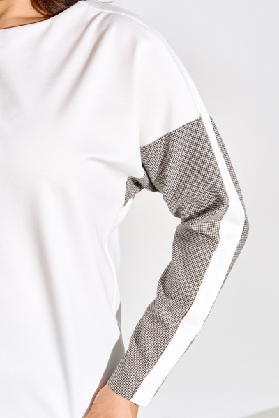 Черное платье из струящейся ткани с декоративным вырезом и кружевом IVA 1623 - фото 8