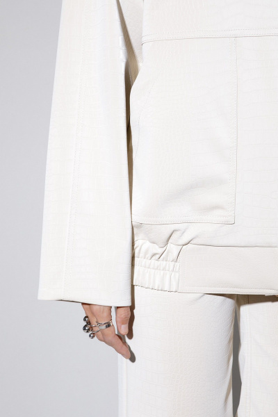 Куртка-бомбер из экокожи с анималистичным принтом PiRS 5311 светло-бежевый - фото 4