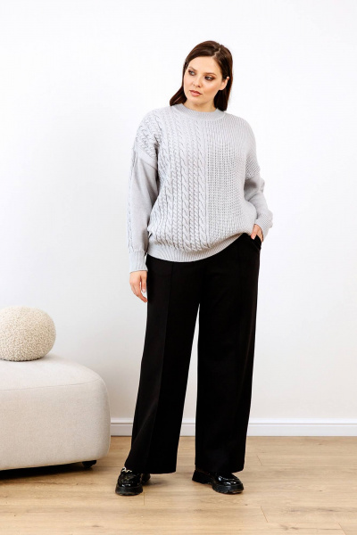 Серый трикотажный джемпер с длинным рукавом и спущенным плечом Romgil 922ШТЗ светло-серый - фото 7