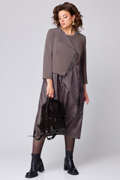 Демисезонное приталенное платье с косухой и сборками Мишель стиль 1209 какао - фото 1