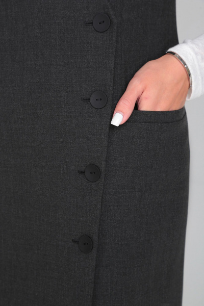 Платье серое полуприлегающее без рукавов на молнии LeNata 16446 темно-серый - фото 5