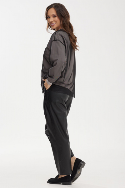 Демисезонный комплект из джемпера и брюк с эко-кожей и сеткой Магия моды 2475 черный-серый - фото 2