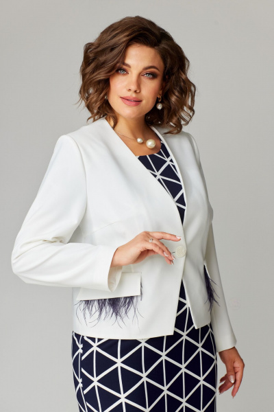 Платье и жакет с приталенным силуэтом и перьями Aira Style 24-32 сине-молочный - фото 8