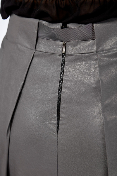 Юбка из экокожи с складками и карманами Klever 225 серебро - фото 9