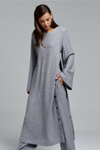 Платье-туника А-силуэта длинное с сердцем и кнопками Butеr 2908 серый - фото 12