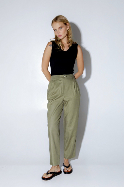 Деловой костюм-тройка из льна: жакет, брюки и майка PiRS 5353 хаки+чёрный - фото 3