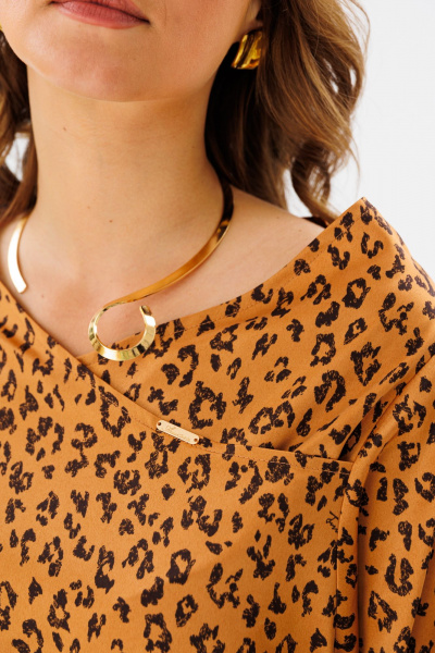 Желтая блузка с анималистичным принтом и асимметричным кроем Anastasia 1154 золото - фото 6