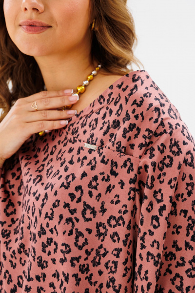 Розовая блузка с анималистичным принтом и длинным рукавом Anastasia 1154 розовое_золото - фото 6