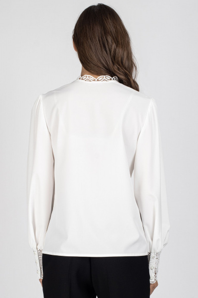 Нарядная блузка с кружевом и рюшами на рукавах VIZAVI 718 молочный - фото 5