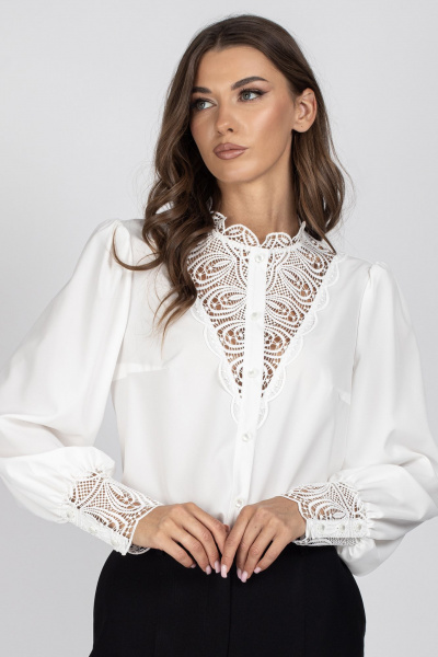 Нарядная блузка с кружевом и рюшами на рукавах VIZAVI 718 молочный - фото 2