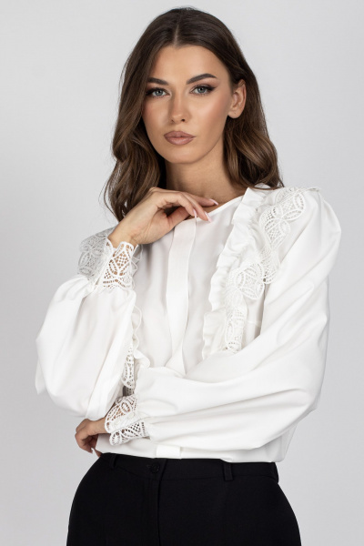 Блузка с кружевными вставками и воротником-стойкой VIZAVI 716 молочный - фото 2