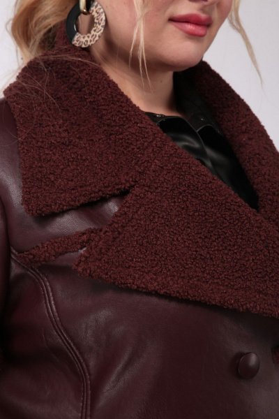 Пальто женское длинное двубортное из экокожи с рельефами Celentano 2081.1 шоколад - фото 15